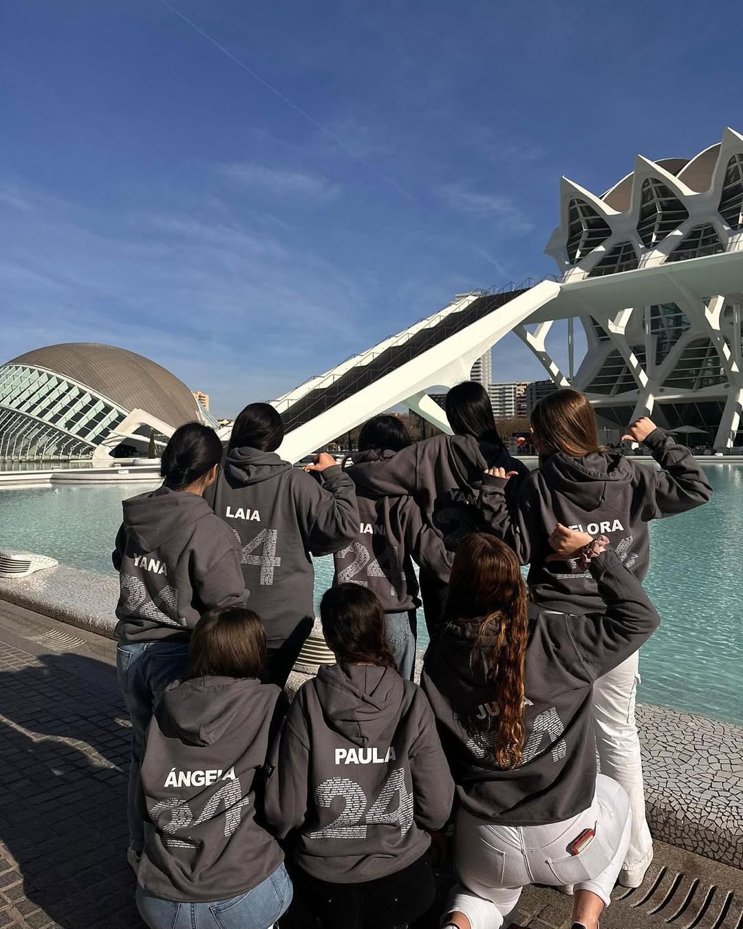 Sudadera con impresión doble desde 23,90€ para pedidos grandes. Una opción asequible con resultados impactantes.